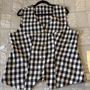 Black & White Gingham Button-Front Sleeveless Vest